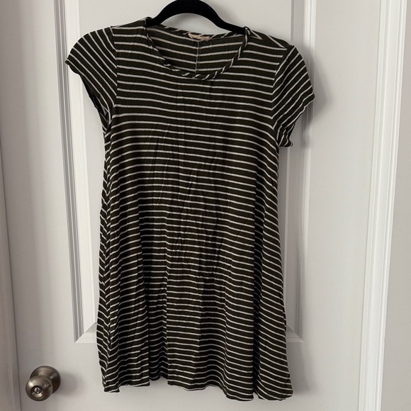Chic Striped Kids Dress in Green and White - Picture 1 of 4
